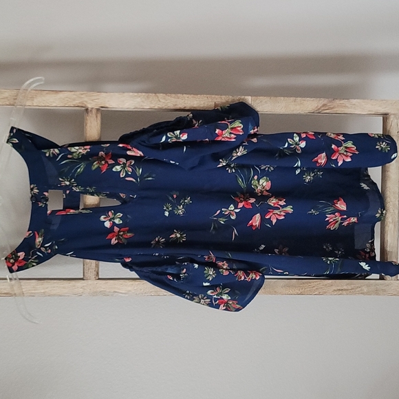 A.U.M Floral Blouse - Picture 2 of 6